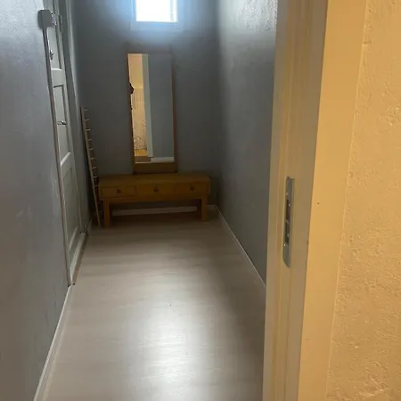 Cozy Near Downtown With Parking Apartment *