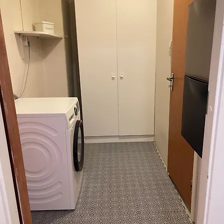 Cozy Near Downtown With Parking Apartment