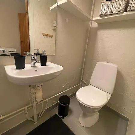 Cozy Near Downtown With Parking Apartment *